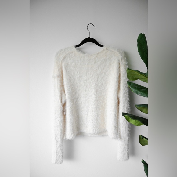Free People Faux Fur Sweater NWT - Picture 7 of 8